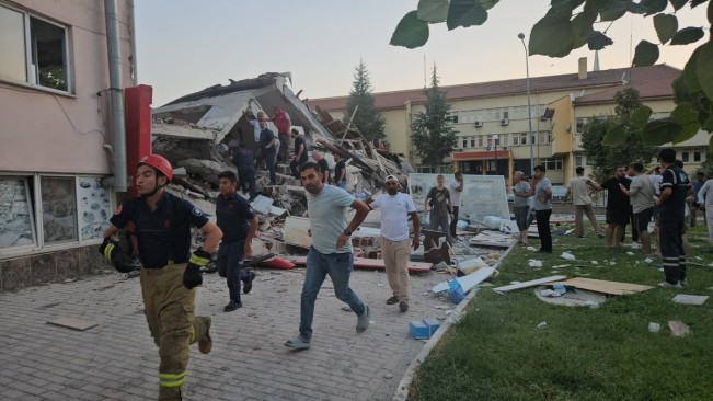 Evakuasi gempa di Turki. [X]
